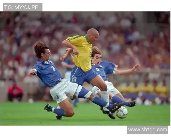 现役美国足球明星介绍及其在国际赛场上的表现和成就分析